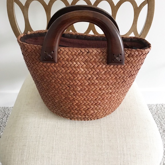 Cute woven handbag! - Picture 2 of 7